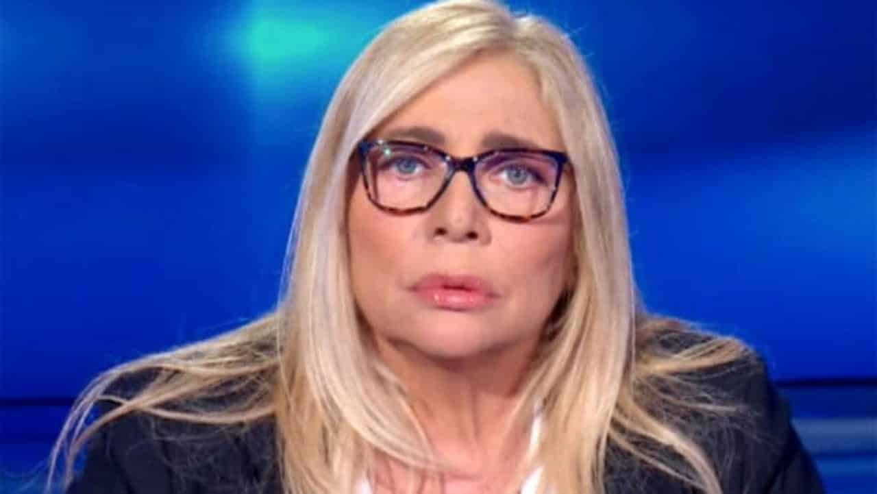 Domenica In, Mara Venier si rivolge al pubblico molto infastidita: “Basta…”, momenti di grande imbarazzo in studio