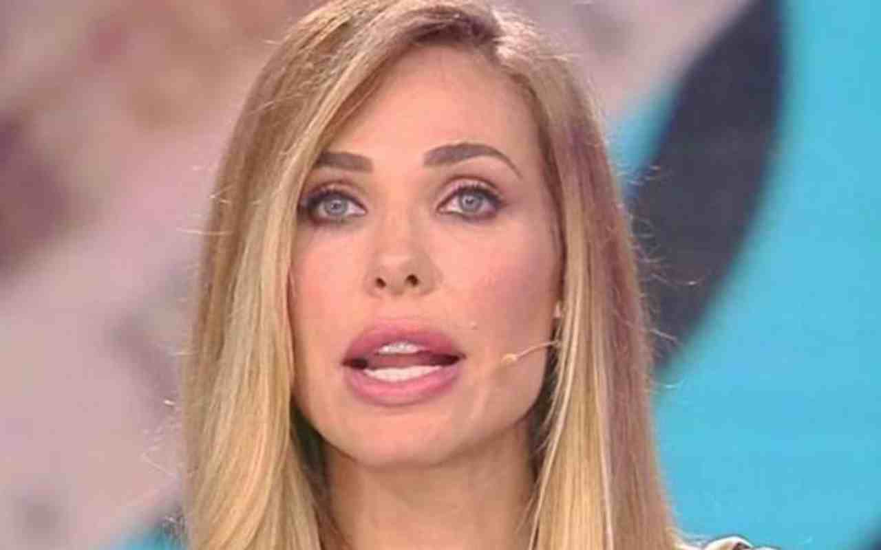 Ilary Blasi decide di svelare cosa fa in diretta quando …