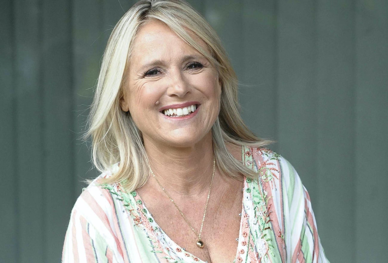 Federica Sciarelli anche se non è al lavoro riesce a trovare da sola un ragazzo al mare mentre lo cercavano con gli elicotteri, il web esplode