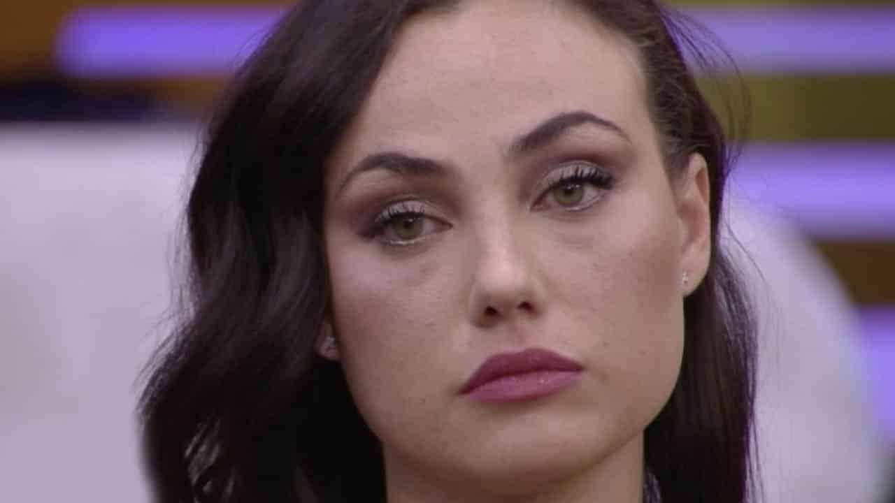 Rosalinda Cannavò attaccata: “Tanto amore dichiarato ma niente figli, strano amore”, la sua replica è da applausi