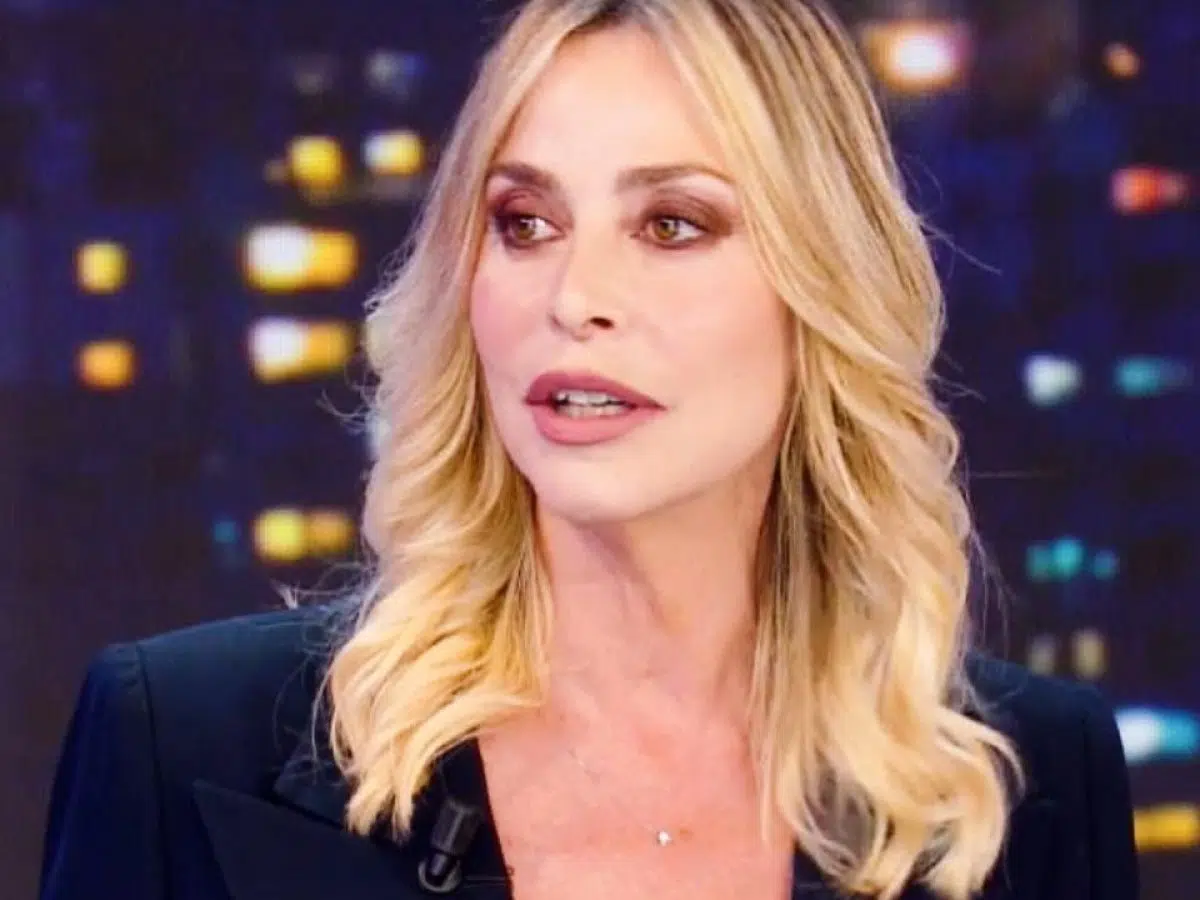 Alberto Matano, Stefania Orlando gli dice “Sei bello” e lui la sorprende rispondendole che …
