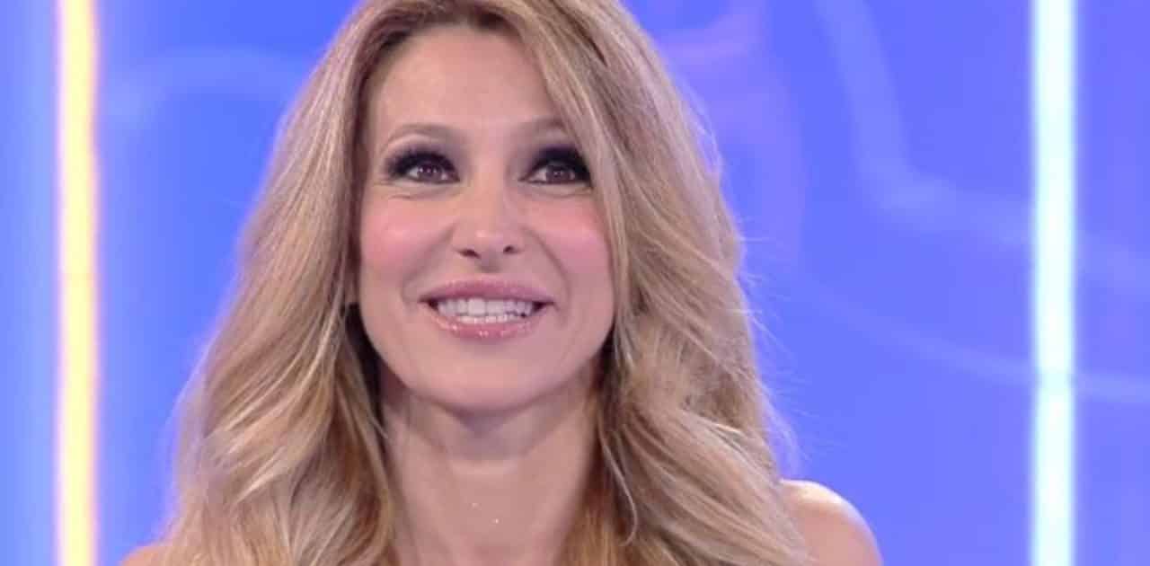 I Fatti Vostri lanciata la bomba, Adriana Volpe al posto di Anna Falchi