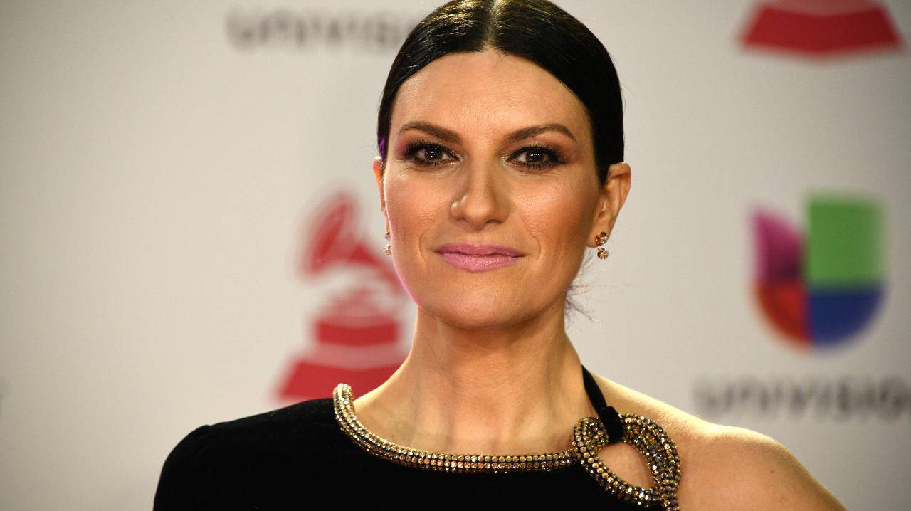 Laura Pausini nella bufera, la gag con “Porca Vacca”: era studiata …