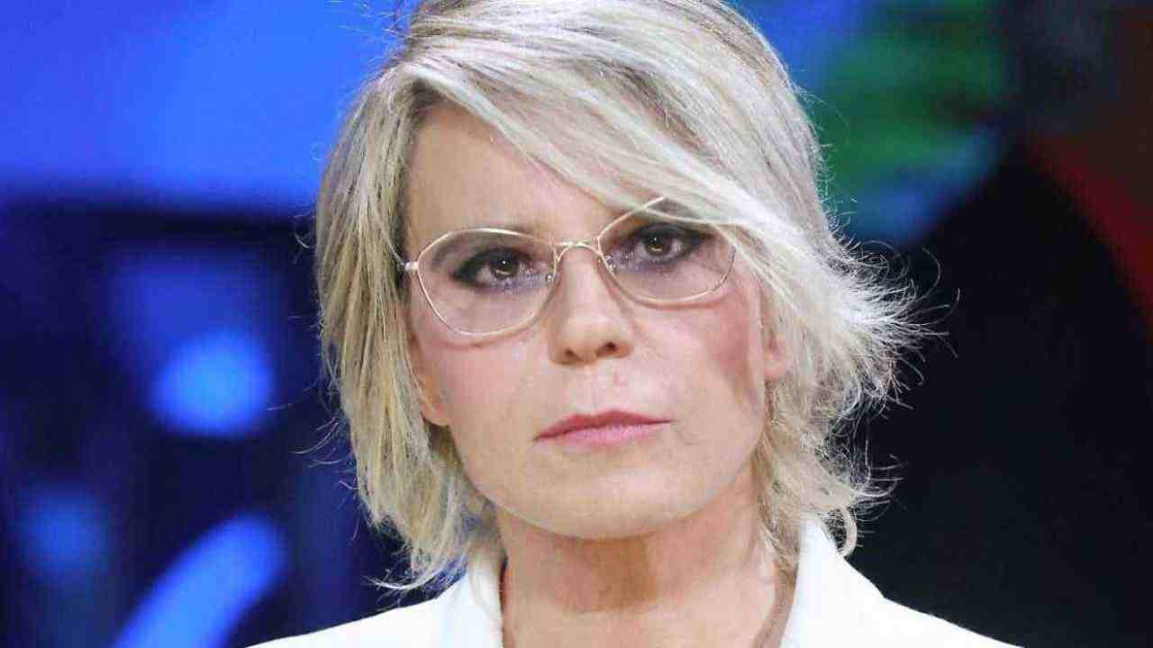 Maria De Filippi durissima con Andrea Nicole e il web applaude