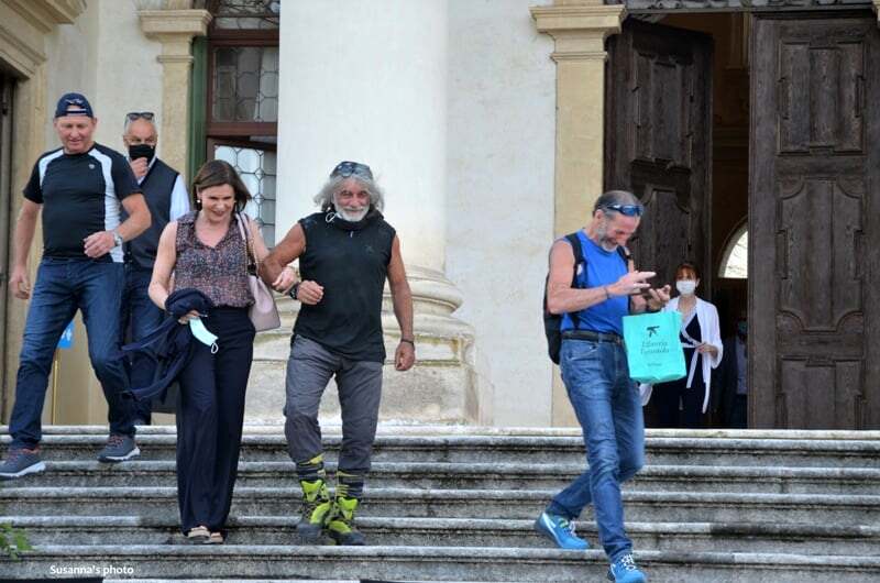 Bianca Berlinguer e Mauro Corona a braccetto e lui dice …