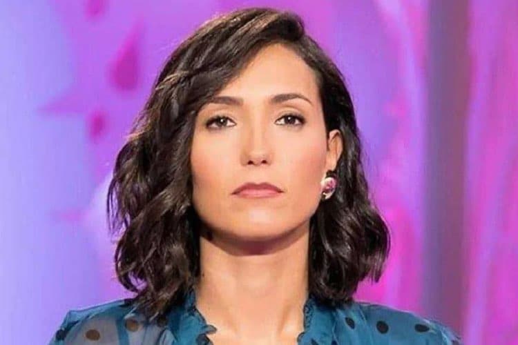 Caterina Balivo nella bufera, pubblica una foto e il web l’attacca “E ti pagano pure …”