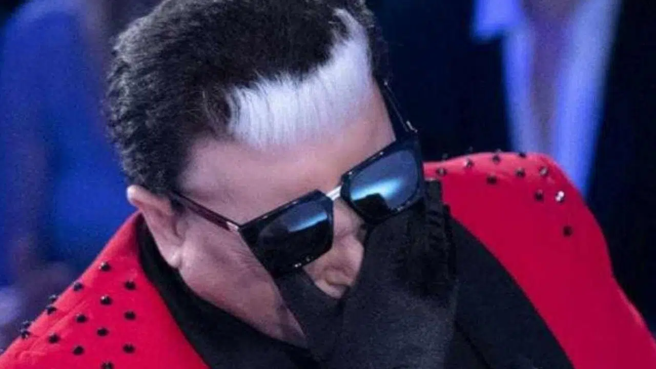 Tale e Quale Show, Cristiano Malgioglio fa una terribile gaffe e Carlo Conti interrompe tutto: «Scusate un attimo…»