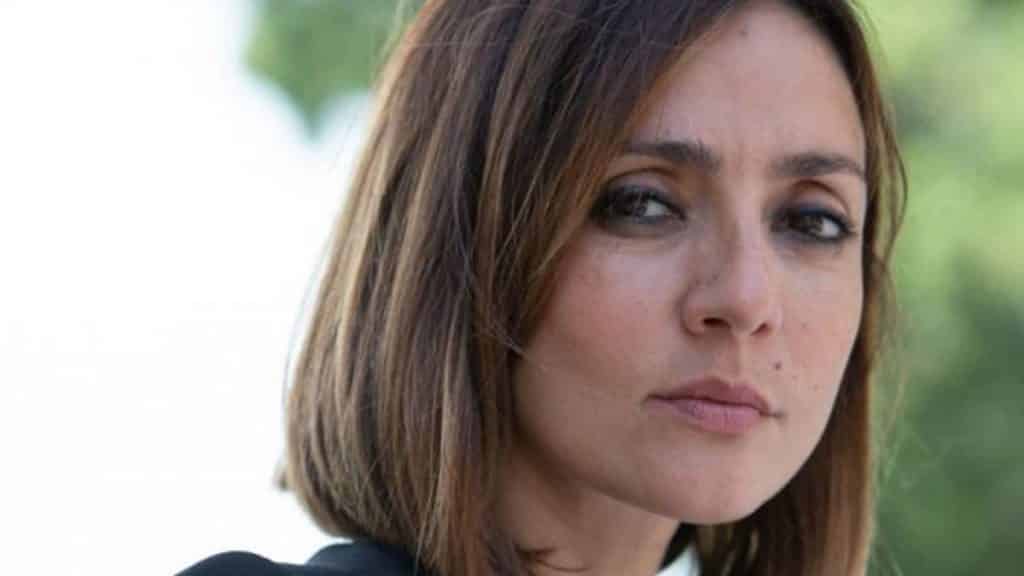 Ambra Angiolini risponde  a tono a Striscia: “Io non ho …”