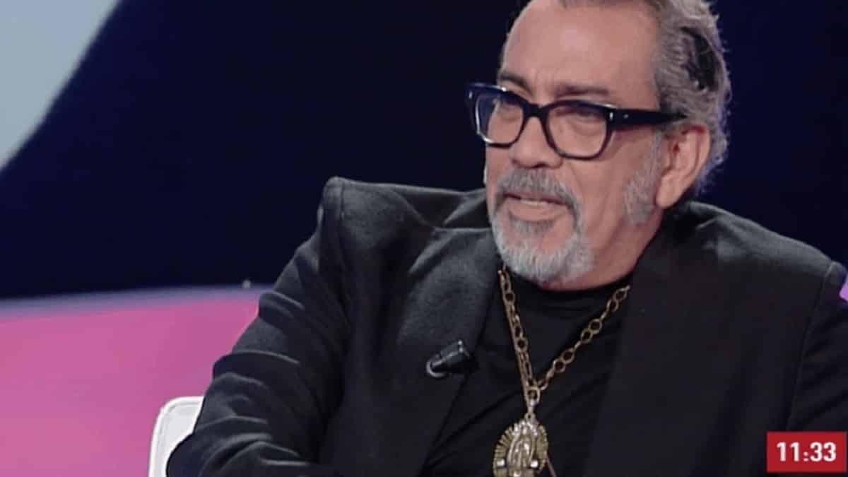 Maurizio Costanzo senza freni su Guillermo Mariotto: “Lui si comporta così perché …”