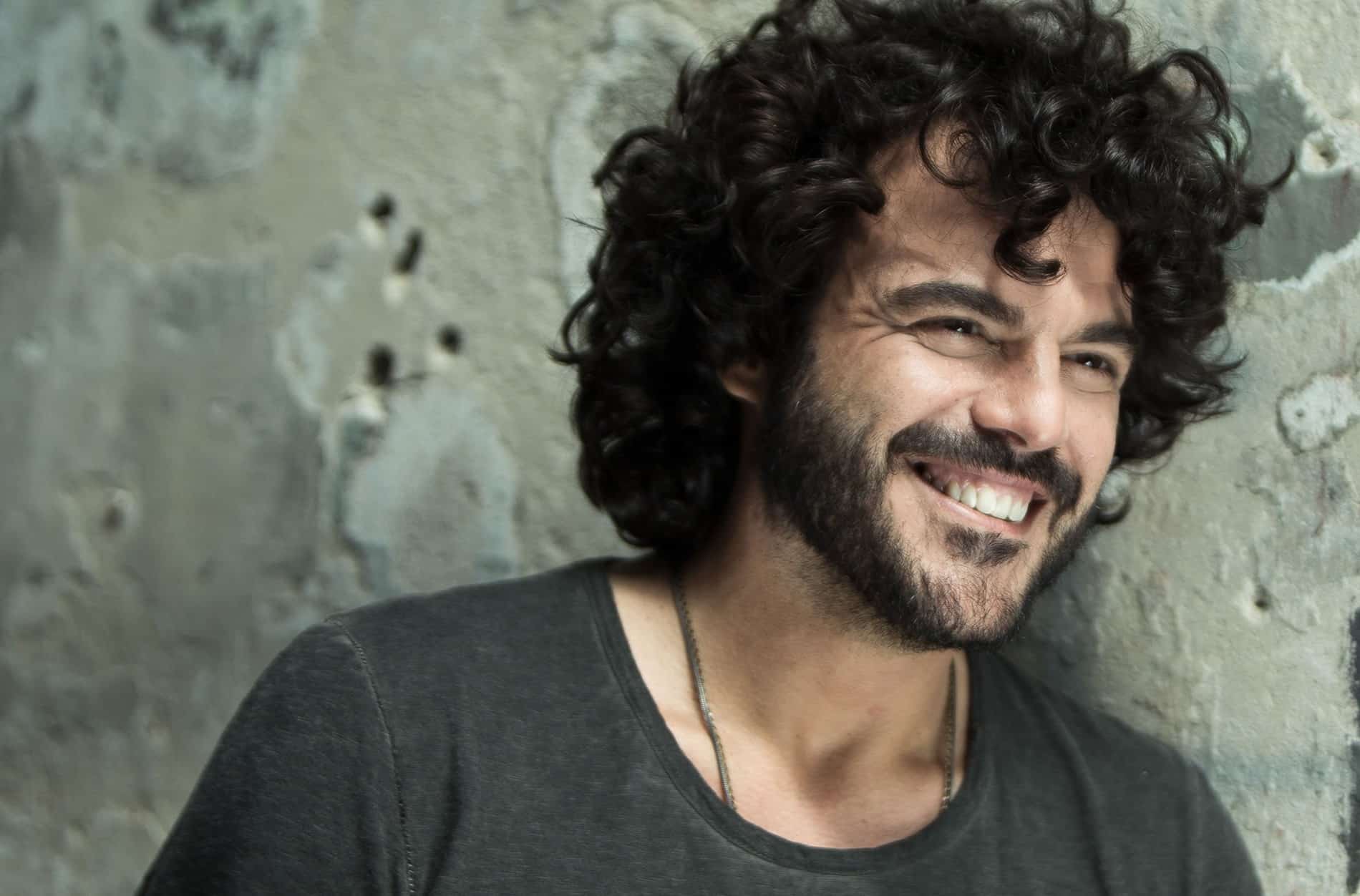 Francesco Renga fa salire sul palco la figlia Jolanda ed entrambi scoppiano a piangere