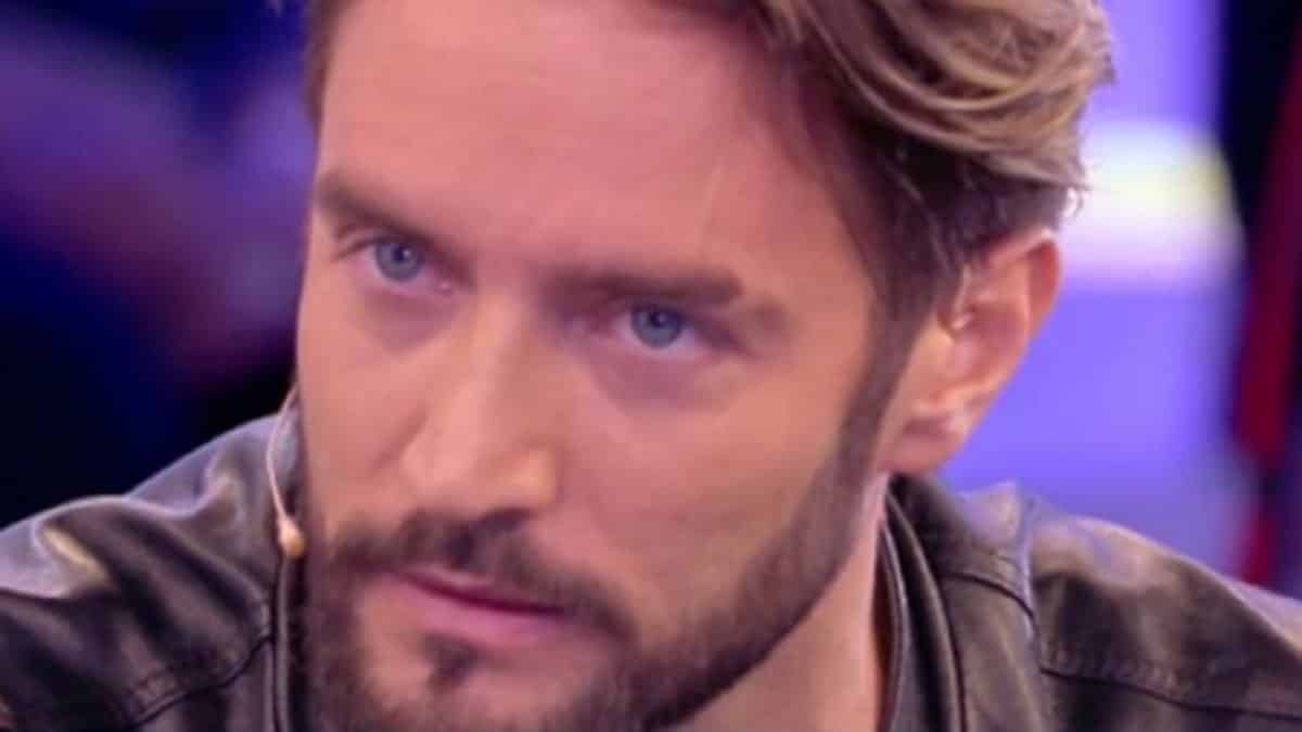 Adriana Volpe al veleno contro Alex Belli e lui fuori di sè: “Non ti permettere di …”