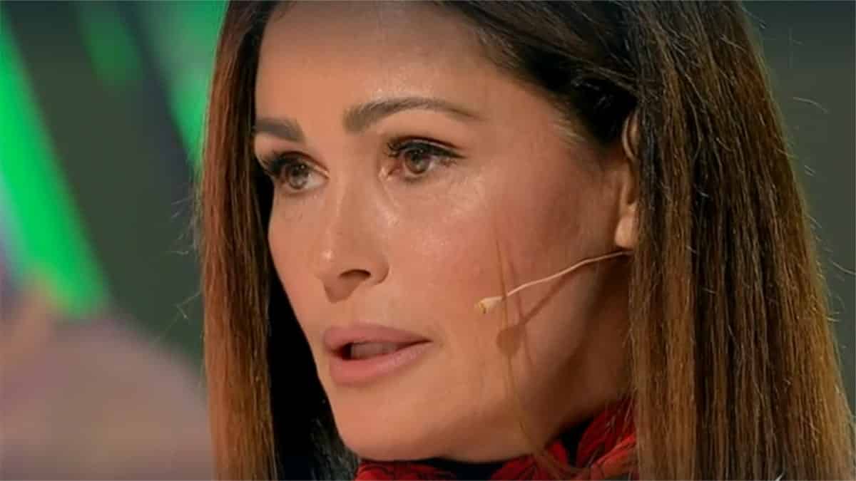 Carlotta Dell’Isola dice di essere il crisi con il neo marito ma Samatha De Grenet la sbugiarda