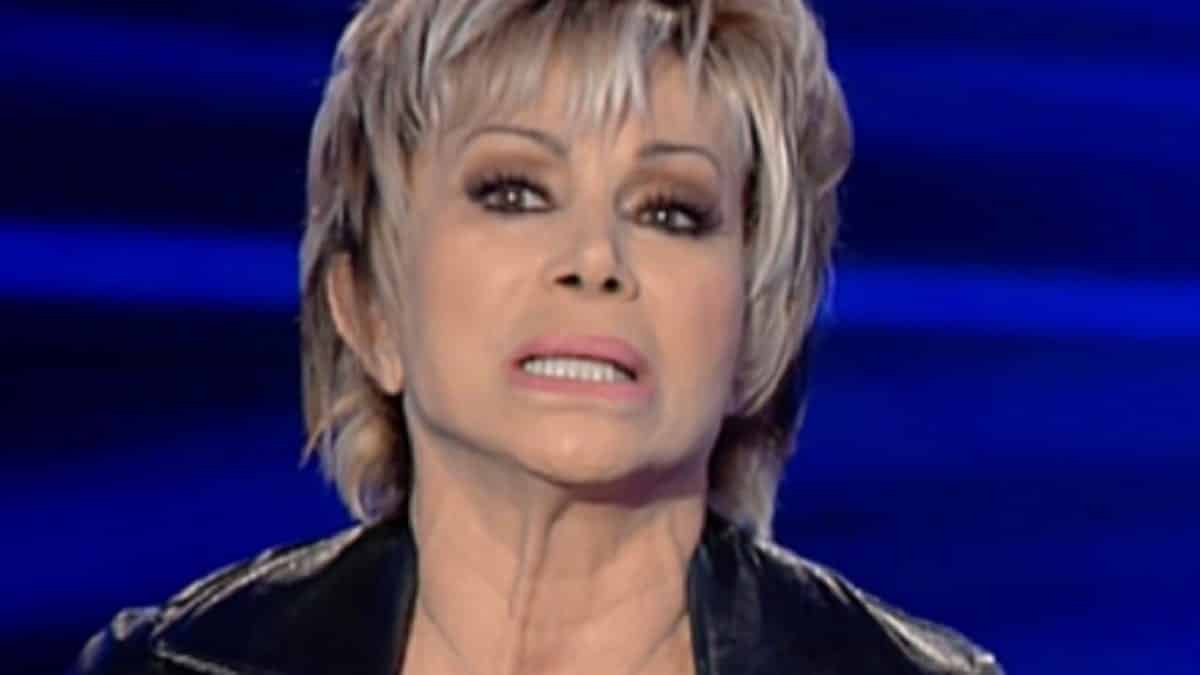 Carmen Russo al veleno contro Katia Ricciarelli “Poteva evitare di …” e poi lancia una frecciatina velenosa su Sonia Bruganelli