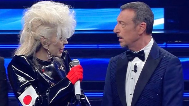 Sanremo 2022, Donatella Rettore massacra Amadeus e lui risponde: “E’ falso ciò che dice” 
