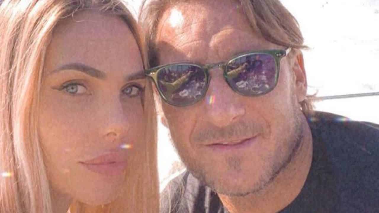 Ilary Blasi in una Instagram stories tagga Totti e il web si scatena