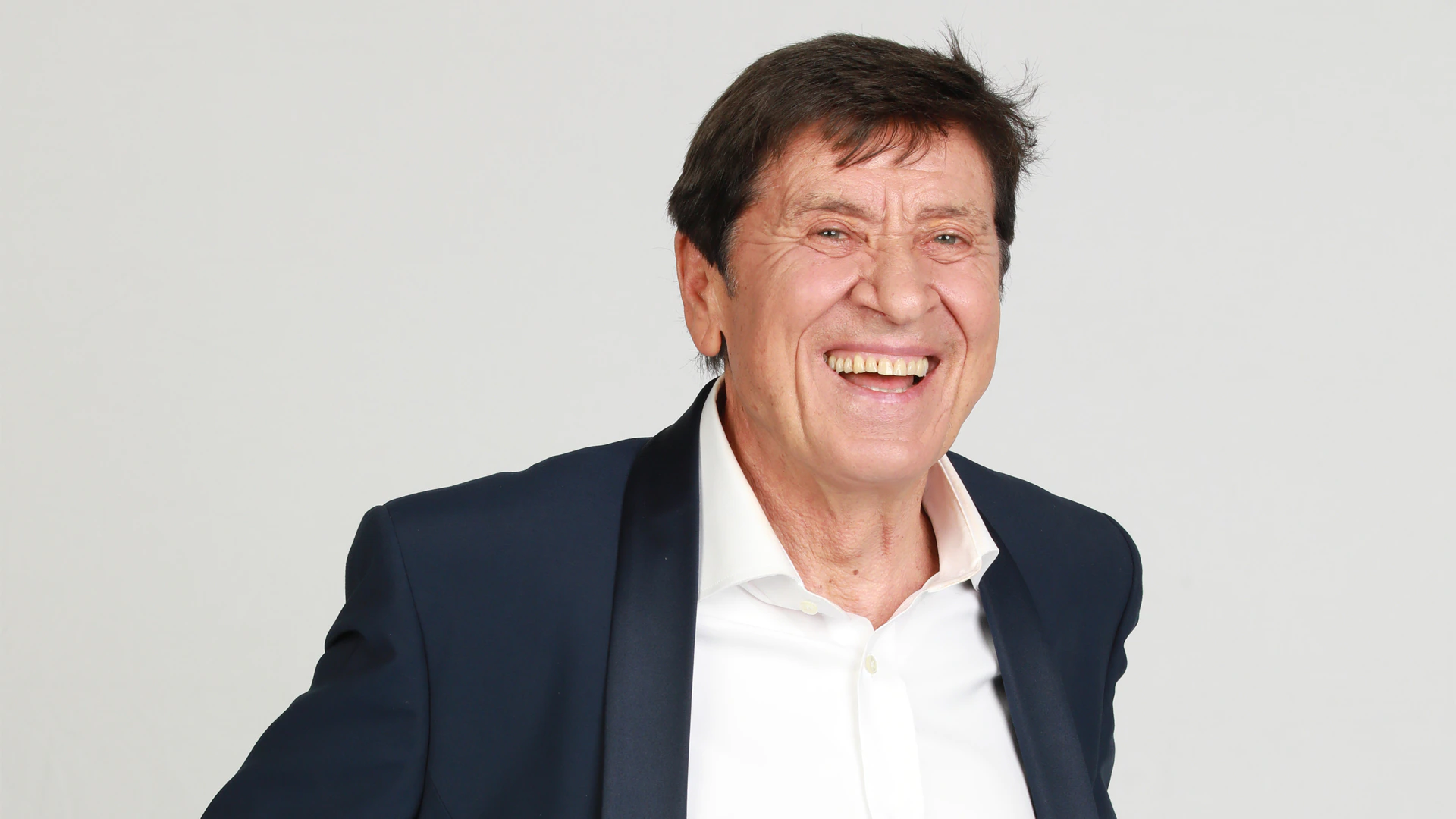 Gianni Morandi, retroscena incredibile mai raccontato prima da una collega “Come si è comportato con me a Sanremo”