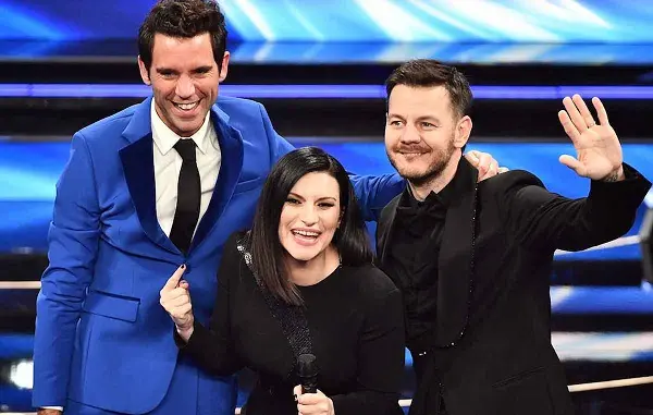 Eurovision 2022, Alessandro Cattelan velenoso con Mika: “Nella chat con lui e la Pausini non risponde mai …”