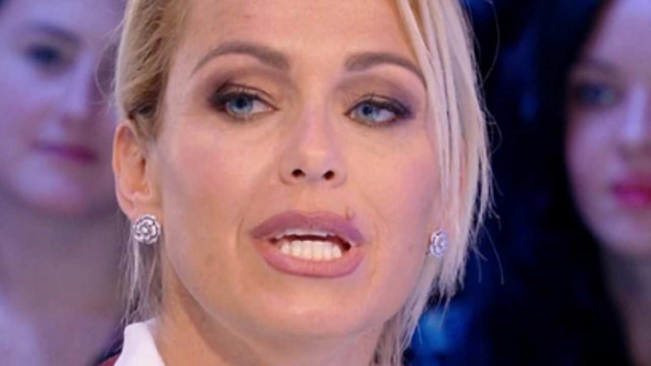 Sonia Bruganelli criticata per il suo aspetto fisico risponde a tono