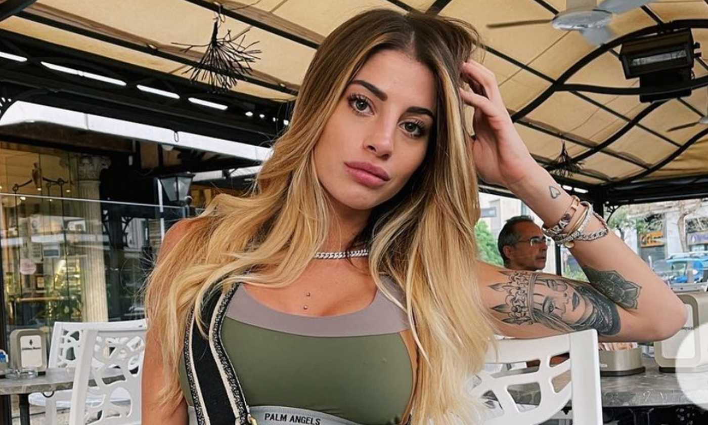 Chiara Nasti umiliata sui social: “Da sola saresti già morta di fame” e lei replica a tono