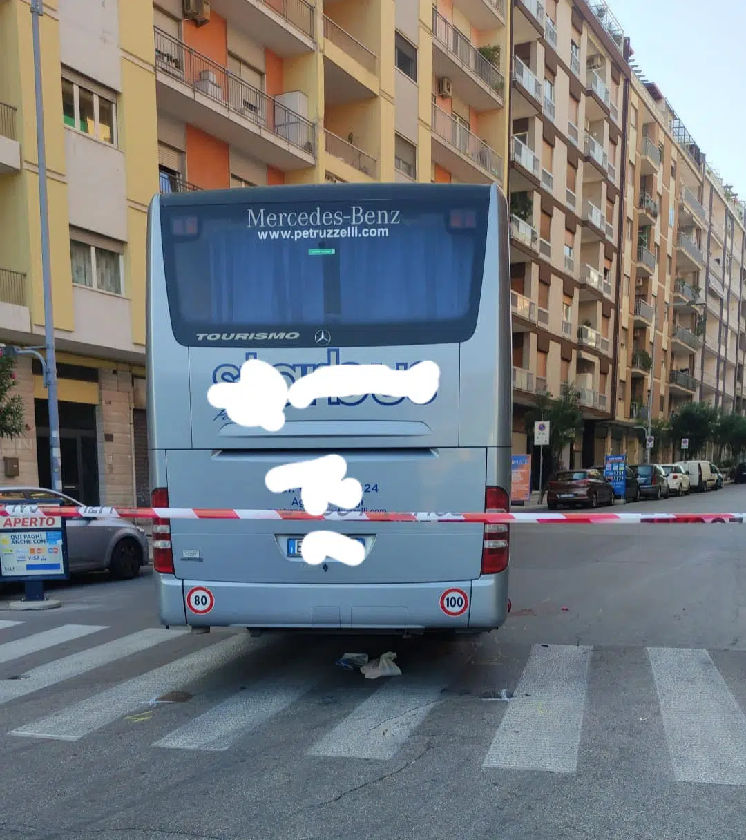 Bari, tragedia in viale Ennio, autobus in transito travolge e uccide un uomo