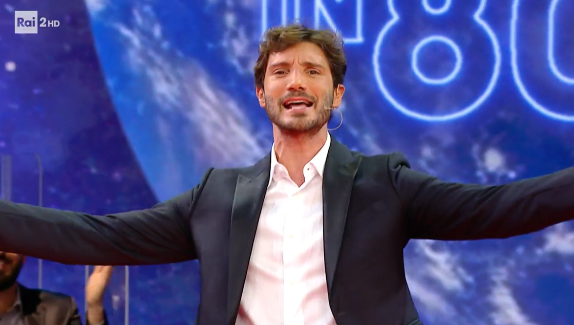 Stasera tutto è possibile, Stefano De Martino al veleno contro l’ospite Andrea Pucci “Questo programma sta peggiorando”