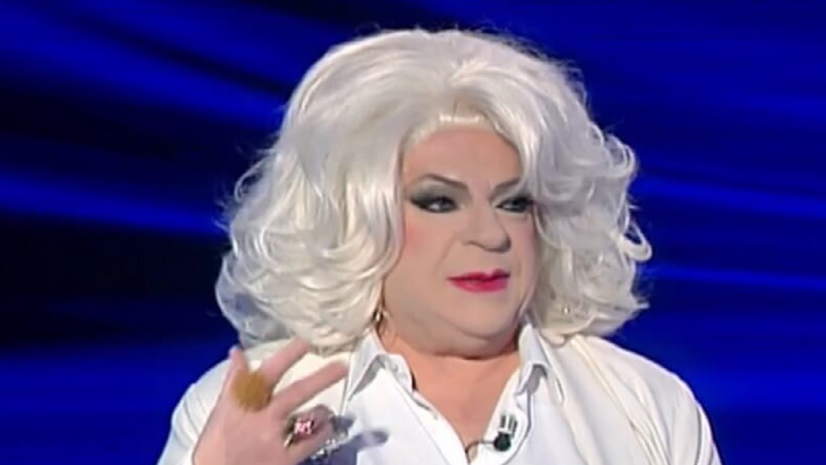 Platinette diretto su Tiberio Timperi: “Cosa fa lui che gli altri conduttori non fanno”