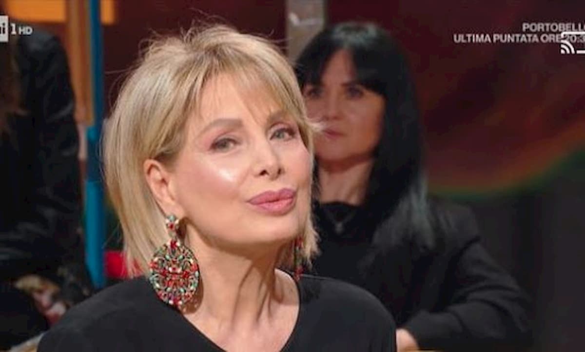 Marta Flavi su Costanzo: “Anche io sono stata tradita da Maurizio tantissime volte ma ho taciuto per paura”