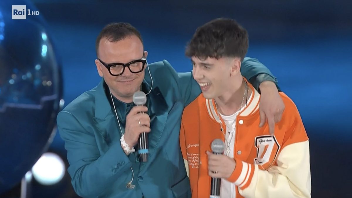 Gigi D’Alessio, Natale con la sua famiglia allargata, botta e risposta con il figlio Luca