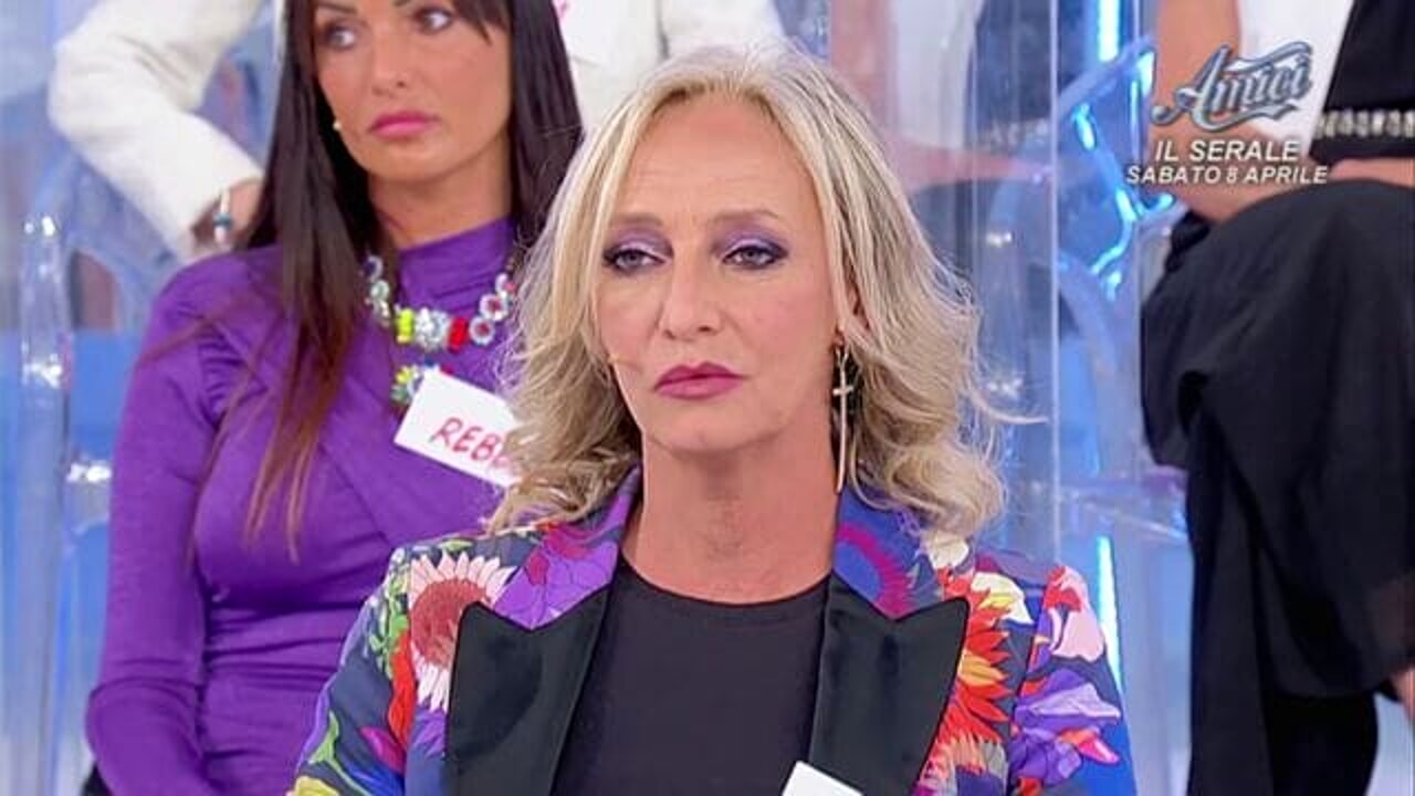 Uomini e Donne, Silvia caccia Marco perchè “disoccupato”, scoppia il caos