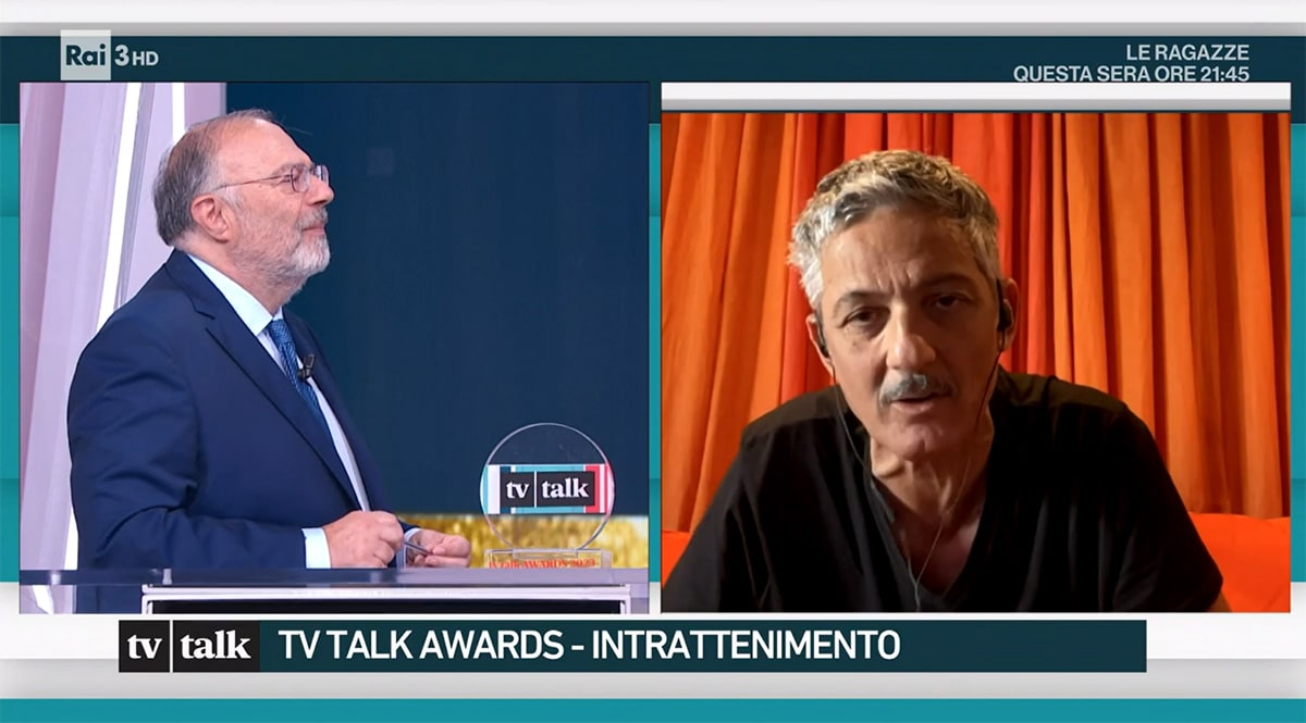 Tv Talk, Fiorello gela Massimo Bernardini con una frecciatina al veleno contro Fabio Fazio: “Sono pronto per Discovery”, il conduttore in grande imbarazzo