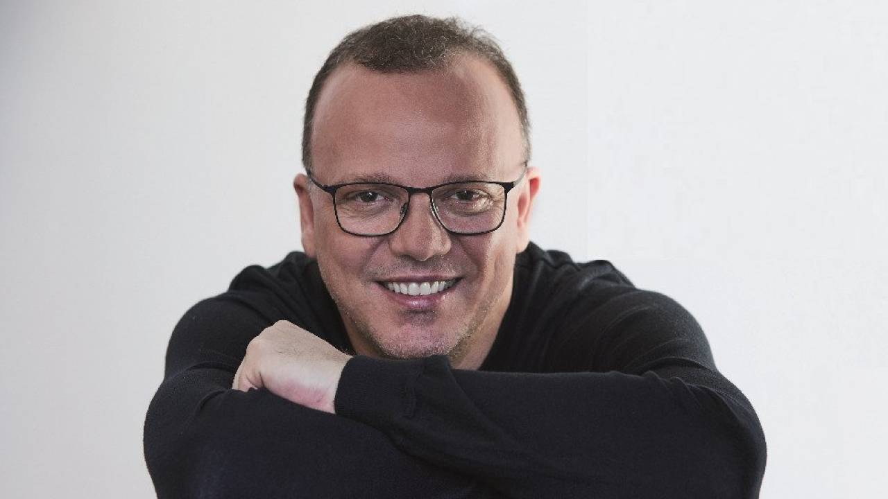 Gigi-Uno come te, Gigi D’Alessio emoziona tutti con il riferimento alla fidanzata: “Cosa ho fatto per lei”