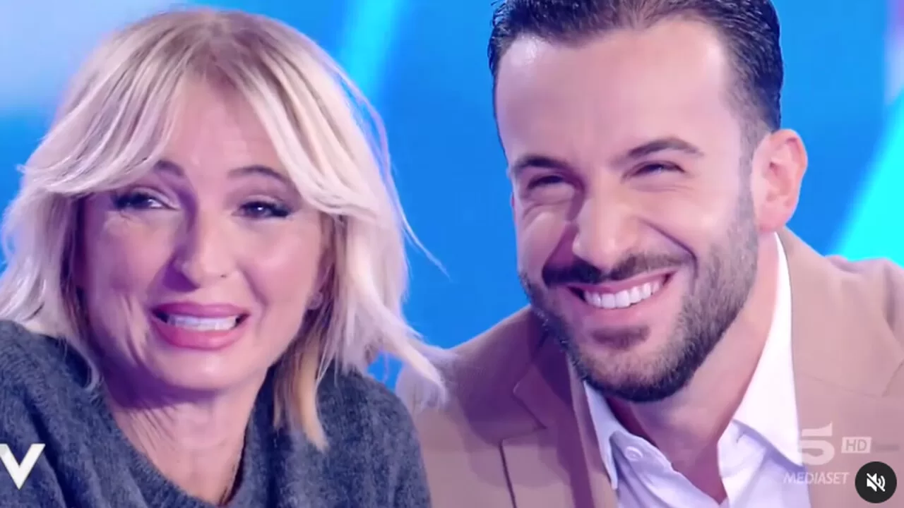 Verissimo, l’annuncio dell’ex insegnate di Amici Veronica Peparini, “Un vero miracolo, a 52 anni sono incinta di due gemelle”