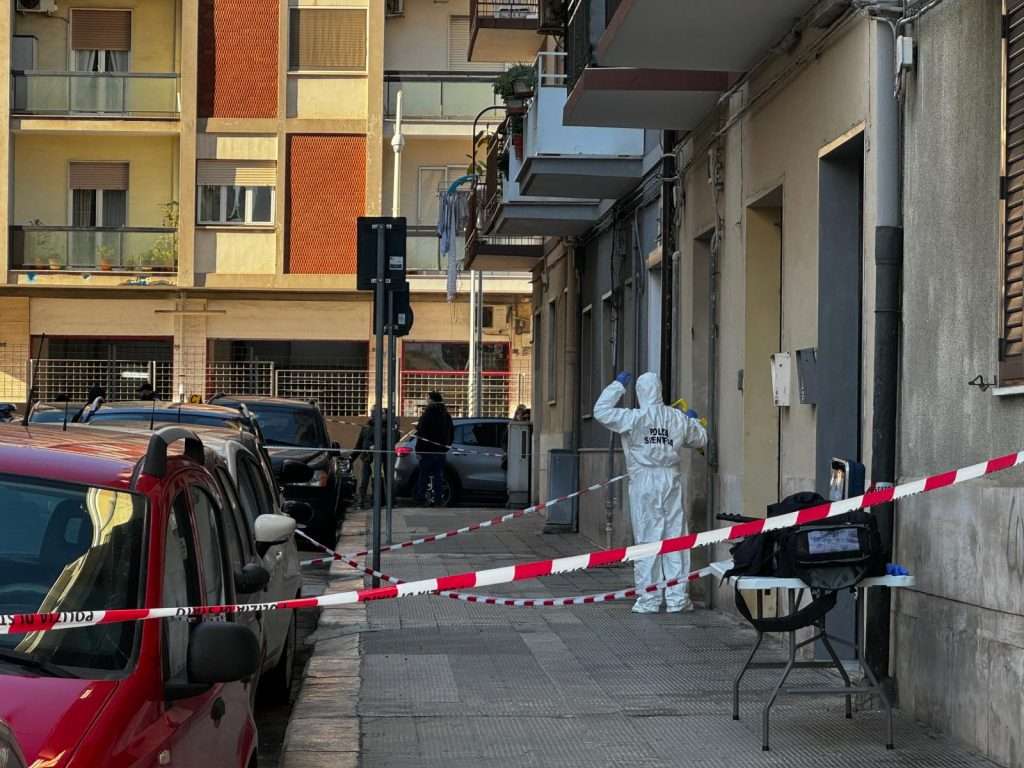 Agguato nel cuore di Bari, ucciso 42enne per strada a colpi d’arma da fuoco, l’uomo era in sella a una moto