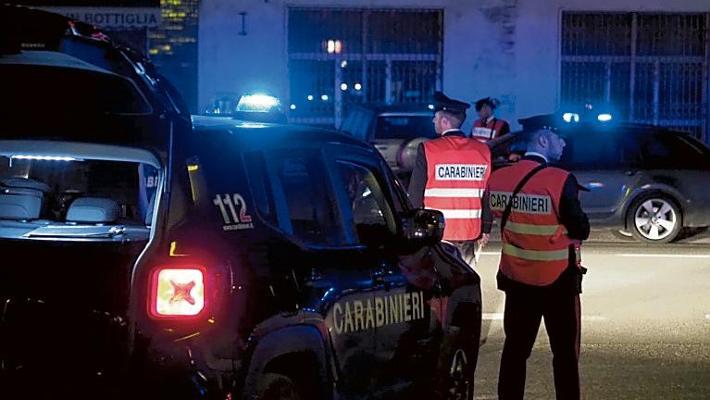 Bari, carabiniere salva una ragazza che voleva suicidarsi lanciandosi da un ponte della tangenziale, la trattiene in un abbraccio per 15 minuti