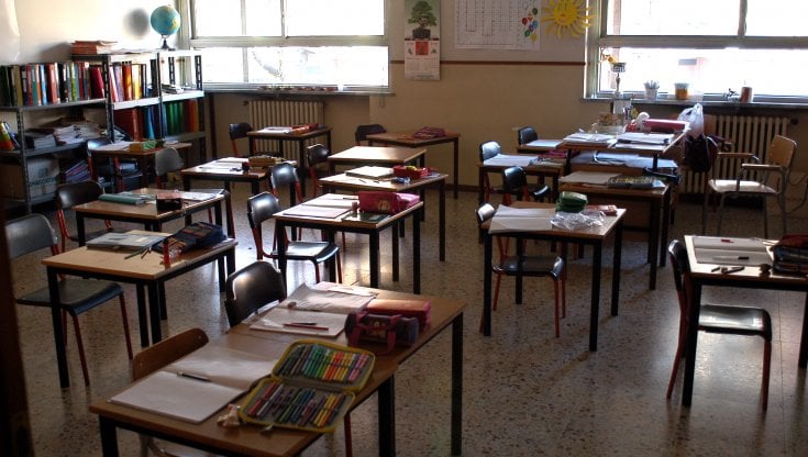 Una donna di 49 anni di Como, che ha insegnato per vent'anni con titoli contraffatti, è stata condannata dalla Corte dei Conti della Lombardia a restituire 247mila euro di stipendi percepiti illegittimamente.