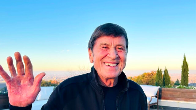 Gianni Morandi celebra 79 anni e mostra orgogliosamente le cicatrici della sua mano su Instagram