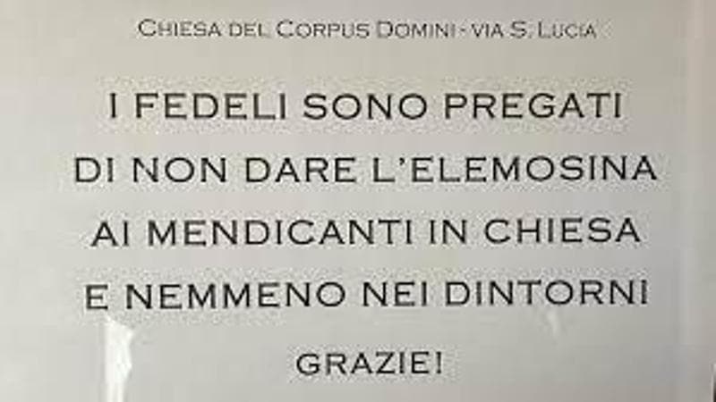 Polemica a Padova: il cartello messo dal parroco fuori dalla Chiesa fa esplodere un caso