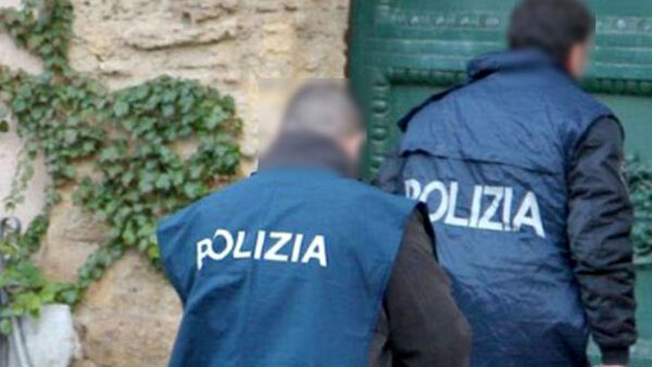 Rapina a mano armata ai danni di una famiglia rom: finti poliziotti portano via denaro e gioielli