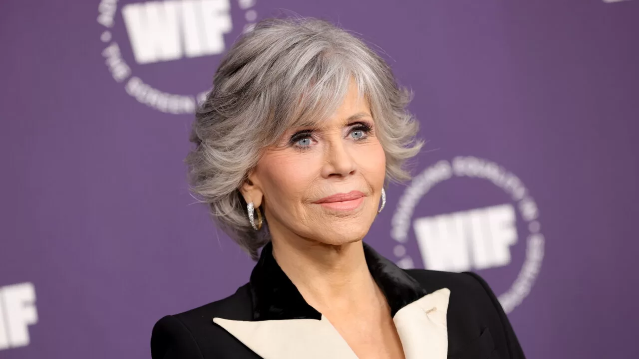 Jane Fonda a 86 Anni: “Una storia alla mia età? Si, ma solo con un vent’enne, non mi piace la pelle vecchia “