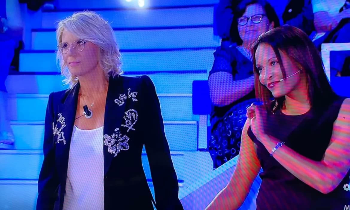 Maria De Filippi condivide un tenero ricordo di Maurizio Costanzo a “C’è Posta per Te”