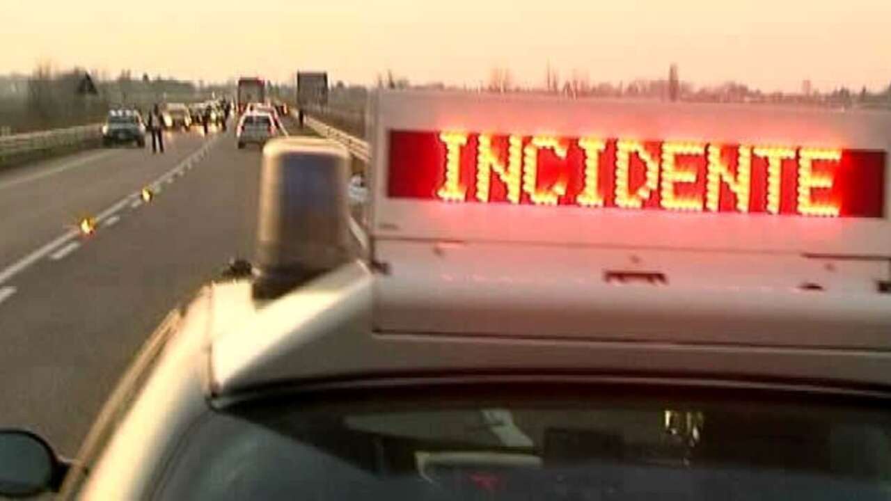Sulla SS16 a Palese, un incidente che ha coinvolto un mezzo pesante ha provocato lunghe code in direzione Foggia.