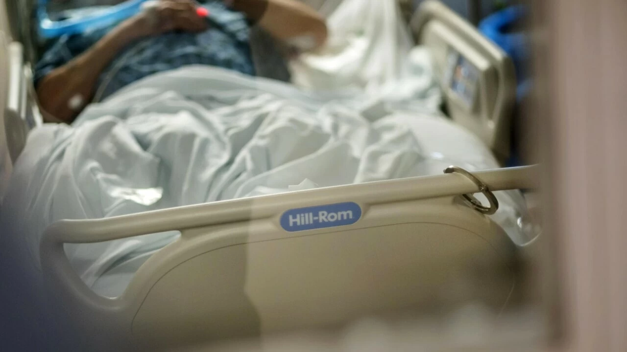 Una donna di 46 anni è morta all'ospedale San Giuseppe Moscati di Avellino, sollevando interrogativi sulla causa del decesso nonostante gli sforzi medici.