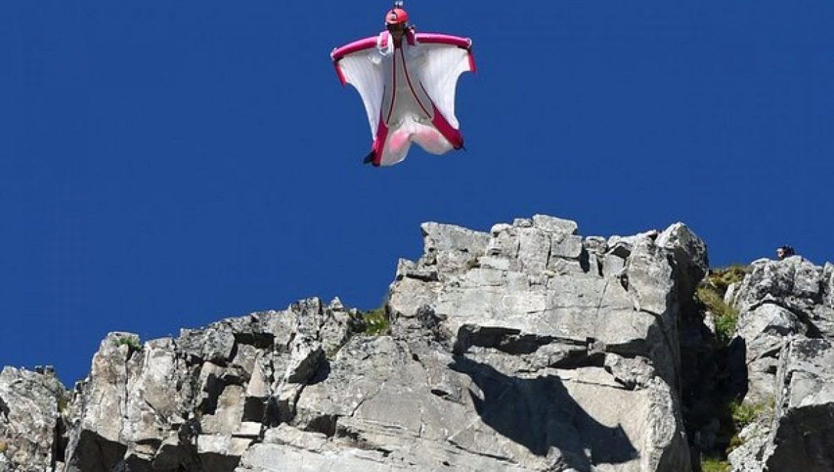 Tragico incidente nelle montagne lecchesi: un uomo perde la vita dopo essersi lanciato dalla parete del Forcellino, non riuscendo ad aprire la sua tuta alare.
