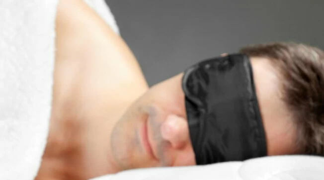 Un uomo di 58 anni è stato assolto dall'accusa di tentato omicidio dopo aver dimostrato di aver agito in stato di sonnambulismo durante un episodio di violenza domestica.
