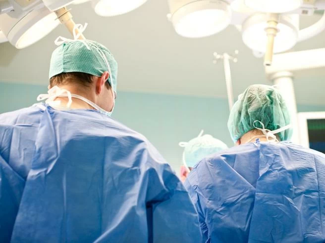 Teresa, 37 anni, ha affrontato un trapianto di cuore all'ospedale Niguarda di Milano, ma il nuovo cuore non ha battuto, segnando un tragico destino.