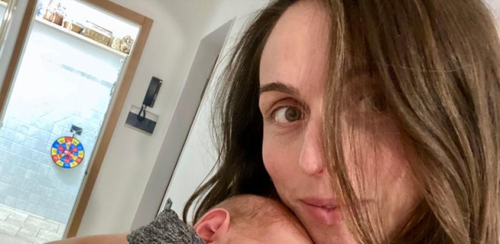 Alessia Masaracchia, neomamma di Serina, ha dovuto affrontare l'insolita richiesta di acquistare un biglietto intero per il suo neonato di 40 giorni durante una visita al cinema, sollevando questioni sulle politiche di accesso.