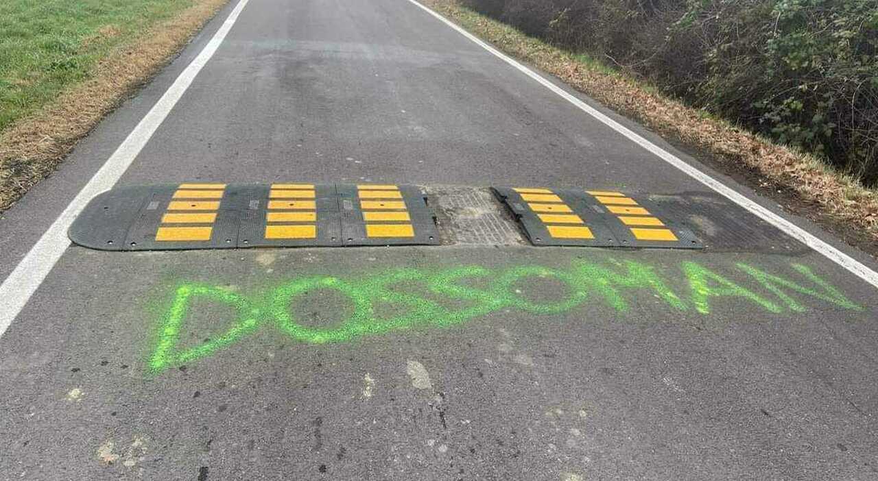 Ancora un atto di vandalismo: Dossoman distrugge i dissuasori di velocità