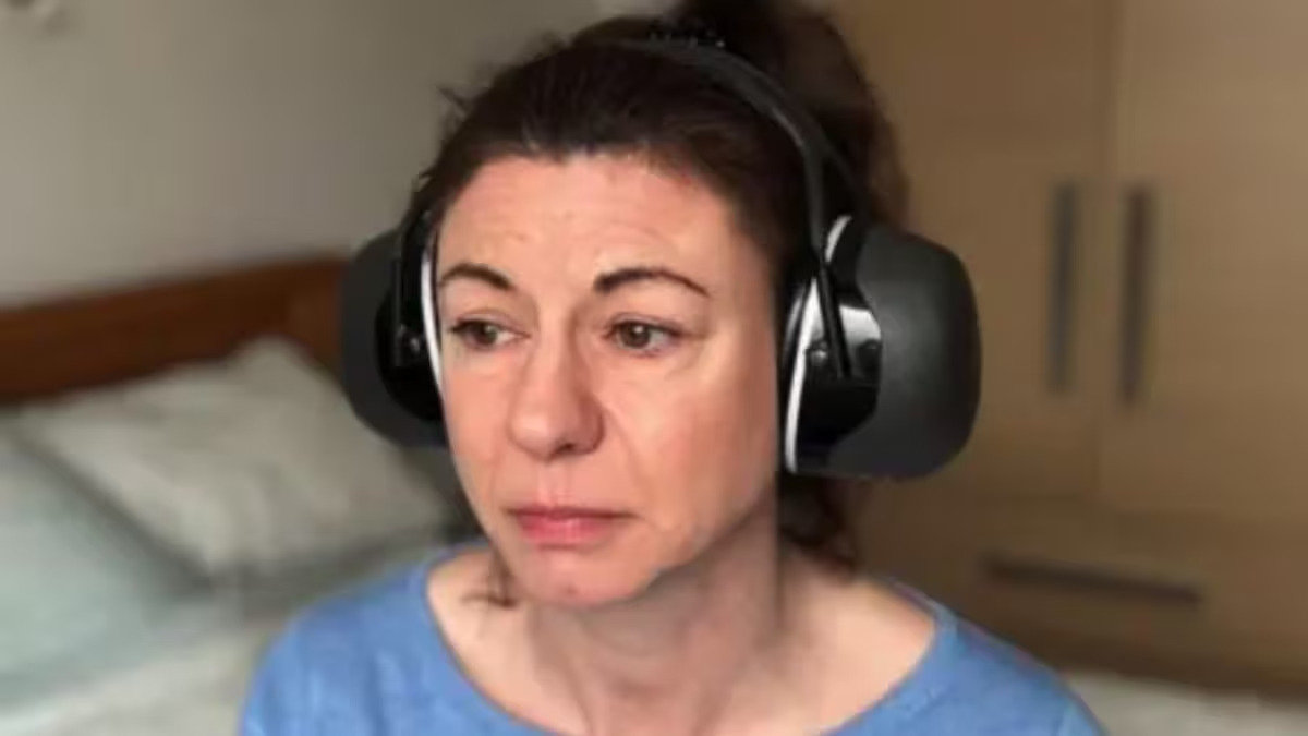 Karen Cook, una donna britannica, descrive la sua lotta contro l'iperacusia dolorosa, una rara condizione che la rende estremamente sensibile ai suoni, trasformando la risata dei suoi figli in una tortura.