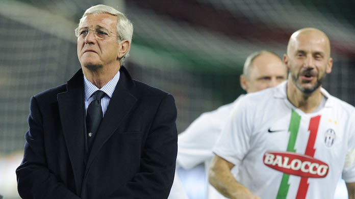 Il legame tra Marcello Lippi e Gianluca Vialli, simbolo di successo e amicizia alla Juventus, viene ricordato con affetto e commozione durante una rimpatriata, evidenziando la forza delle relazioni costruite nel calcio.