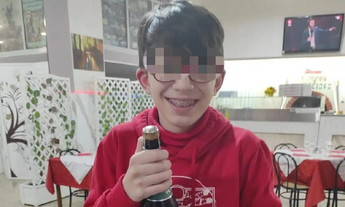 La morte improvvisa di Epifanio Riili, 13 anni, a Palermo per complicazioni legate a una febbre alta, lascia intera la comunità in cerca di risposte.